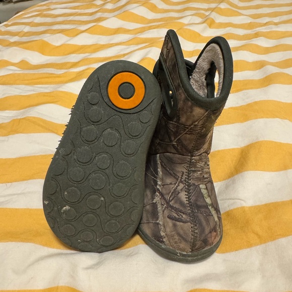 Baby Bogs Winter Boots - Camo - Size 5 - Picture 2 of 4